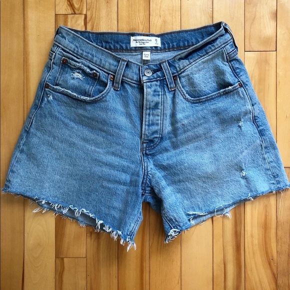 Curve Love 90s Baggy Shorts - Picture 2 of 3